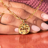 CHARM MAMÁ BAÑO ORO