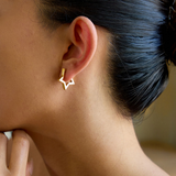 Pendientes estrella plata puestos en modelo - Tresora Paris